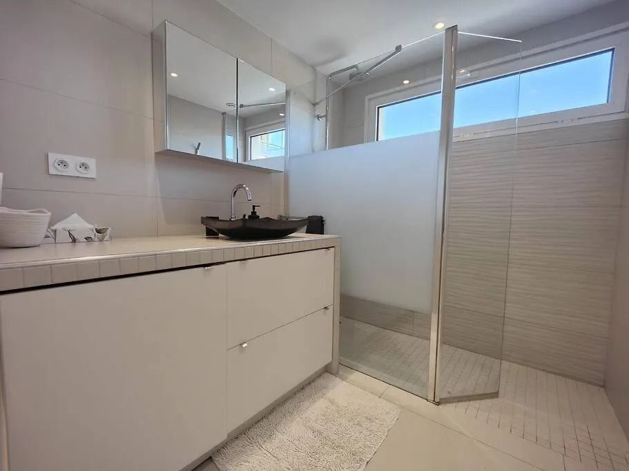 Cannes Vue Mer T2 61M²+ Parking 0*,  France