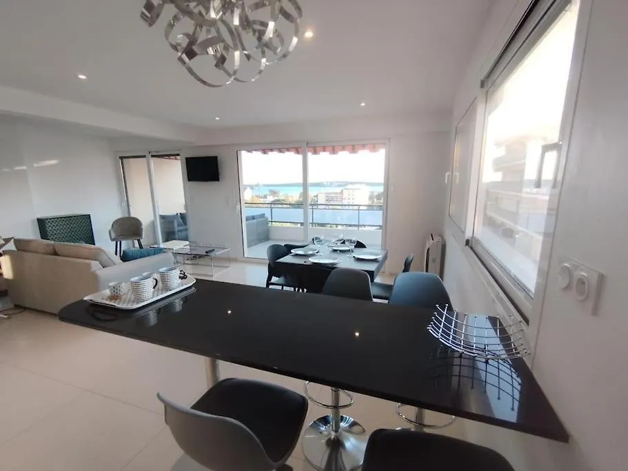 Cannes Vue Mer T2 61M²+ Parking