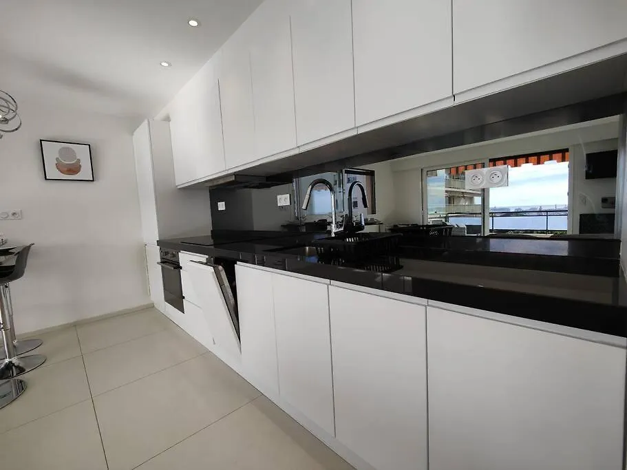 Cannes Vue Mer T2 61M²+ Parking 0*,