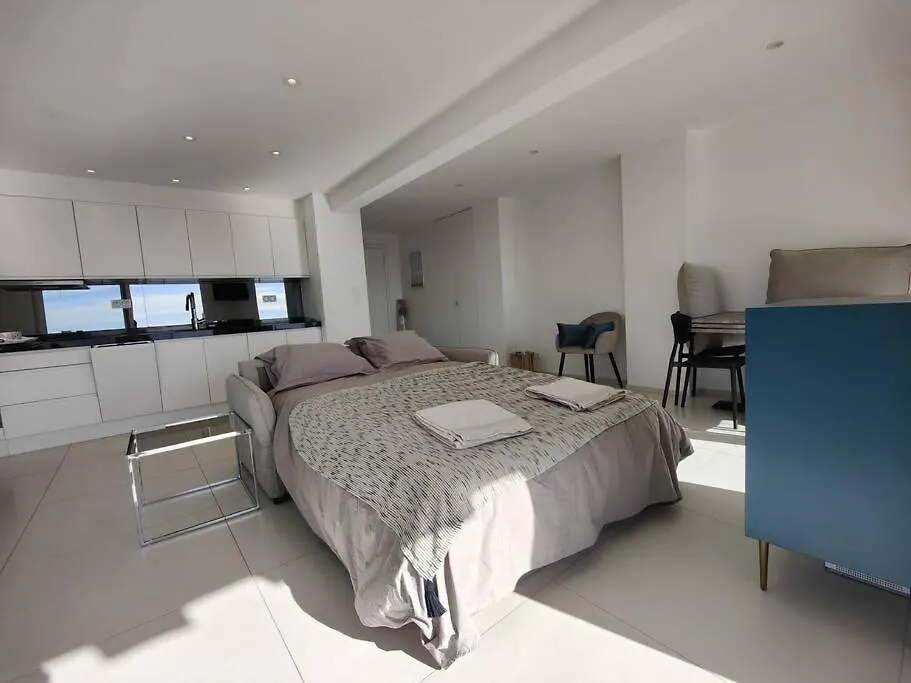 Cannes Vue Mer T2 61M²+ Parking 0*,