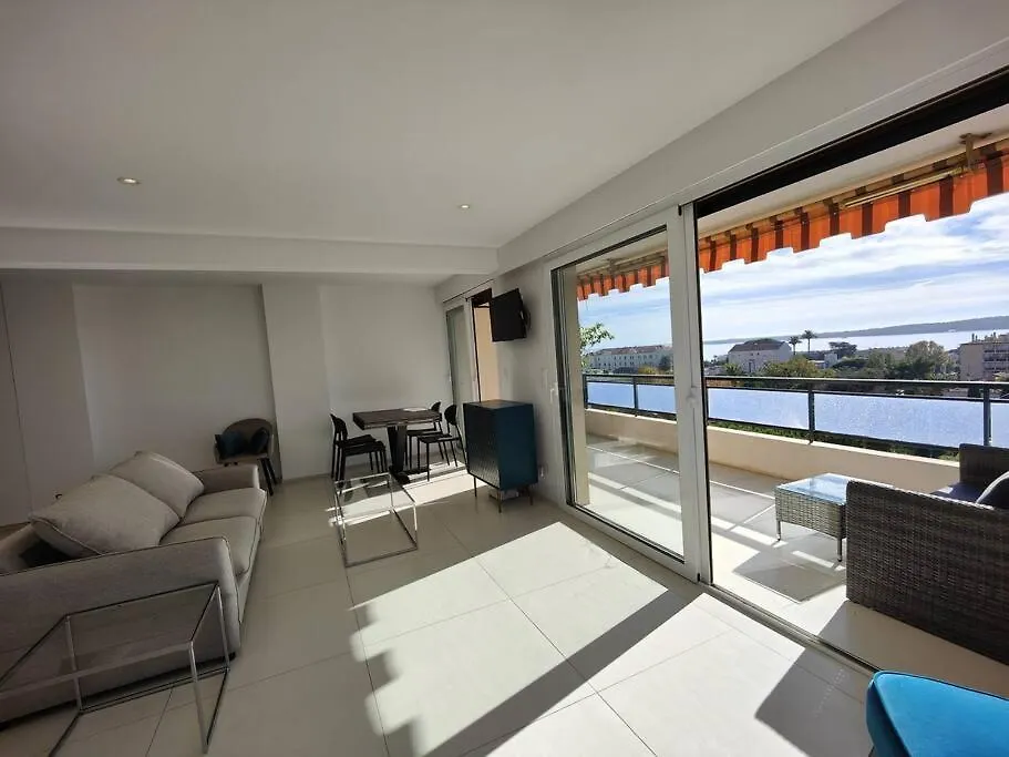 Cannes Vue Mer T2 61M²+ Parking