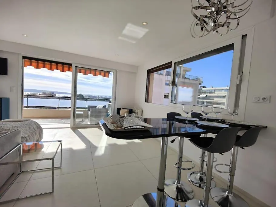 Cannes Vue Mer T2 61M²+ Parking